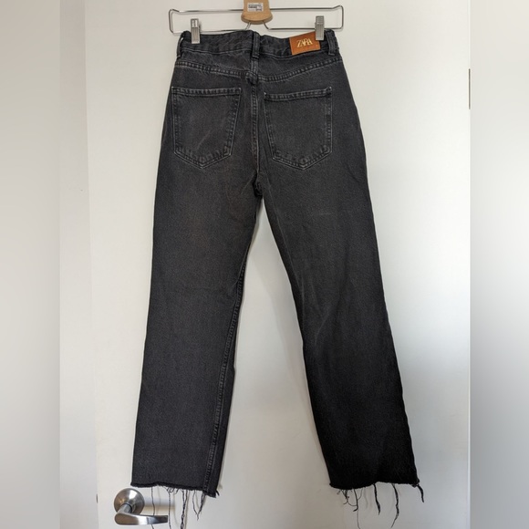 Zara straight leg jeans with unfishied hem in size 36 - Picture 3 of 3